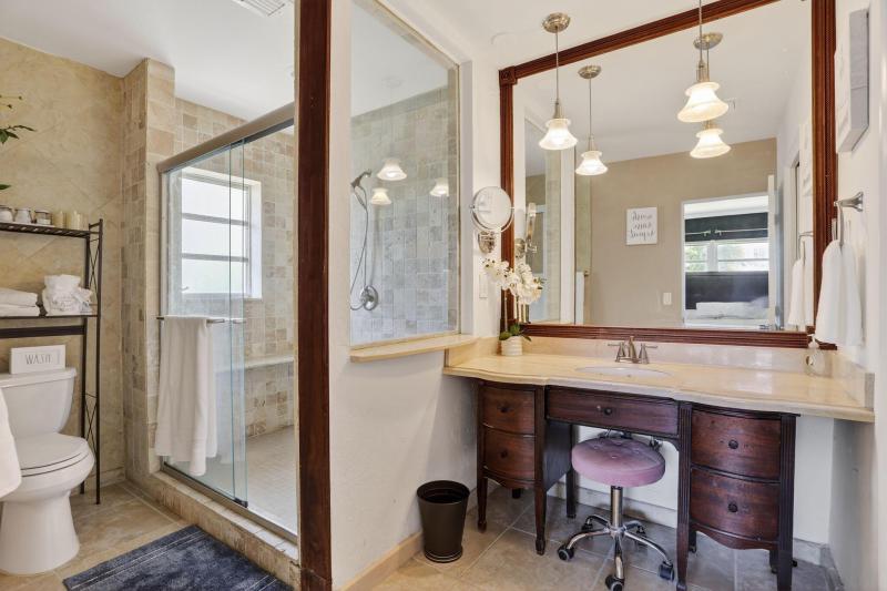  Single Family Homes Photo 13:  Lauderdale By The Sea,  FL 33062