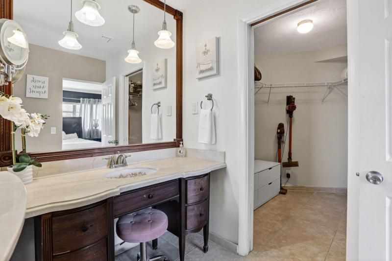  Single Family Homes Photo 14:  Lauderdale By The Sea,  FL 33062