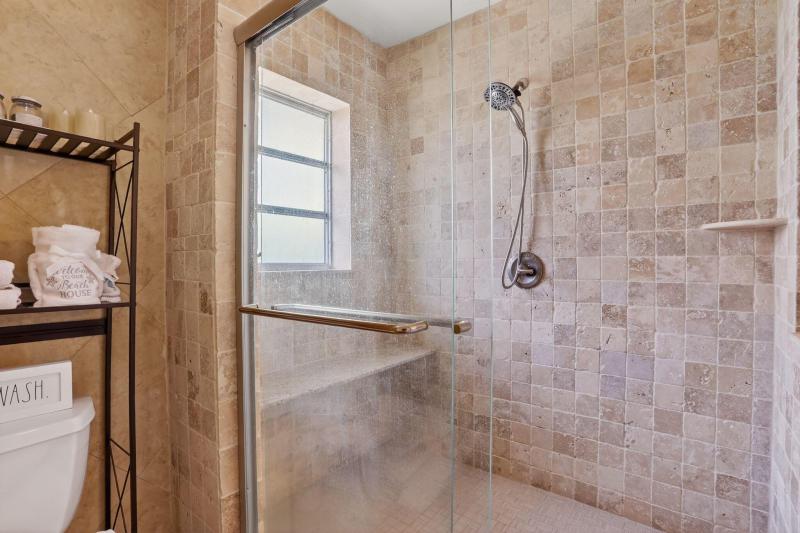  Single Family Homes Photo 15:  Lauderdale By The Sea,  FL 33062