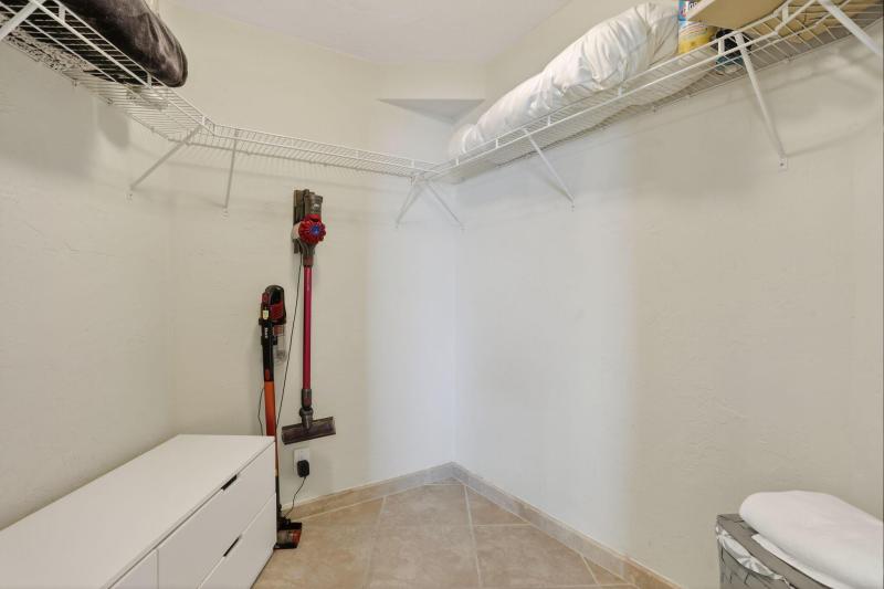  Single Family Homes Photo 16:  Lauderdale By The Sea,  FL 33062