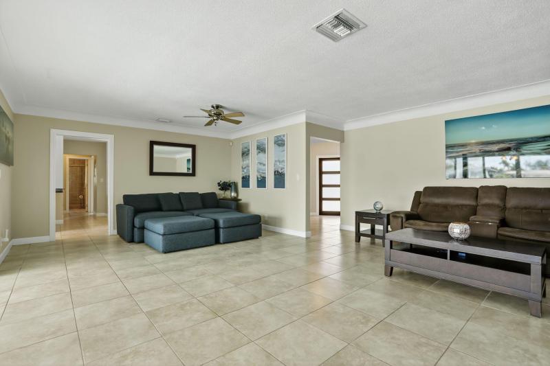  Single Family Homes Photo 19:  Lauderdale By The Sea,  FL 33062