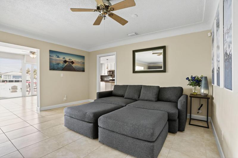  Single Family Homes Photo 21:  Lauderdale By The Sea,  FL 33062