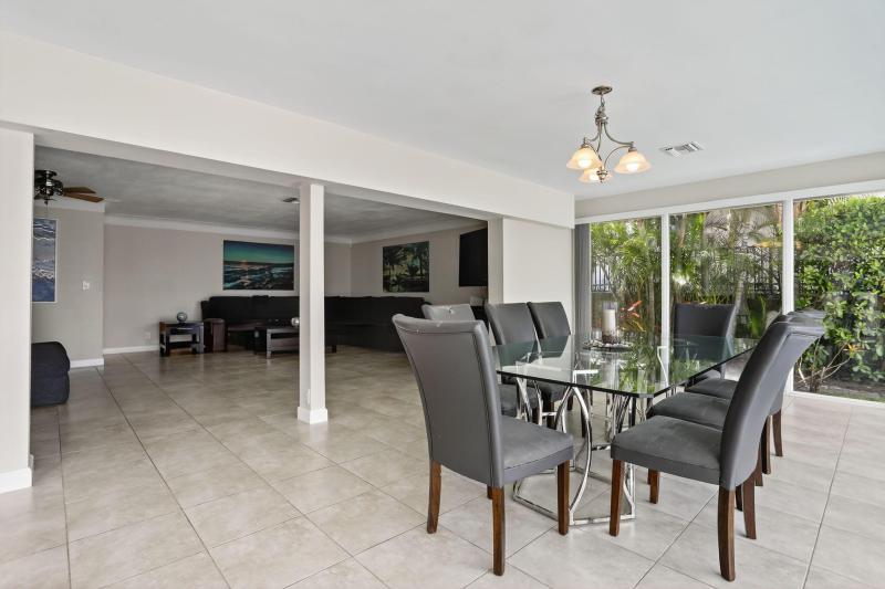  Single Family Homes Photo 23:  Lauderdale By The Sea,  FL 33062