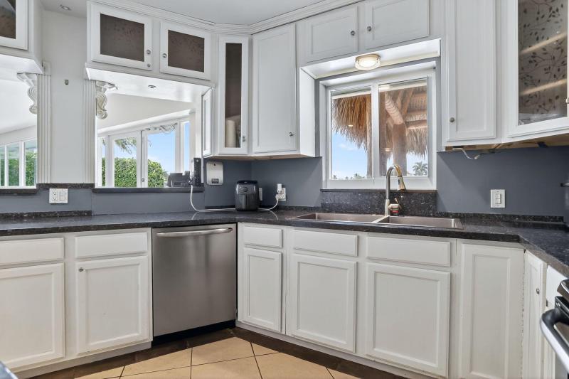  Single Family Homes Photo 27:  Lauderdale By The Sea,  FL 33062