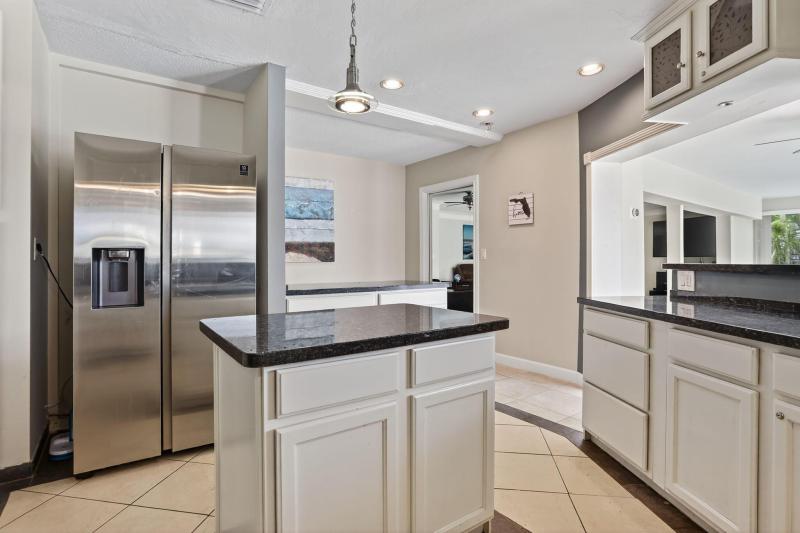  Single Family Homes Photo 29:  Lauderdale By The Sea,  FL 33062