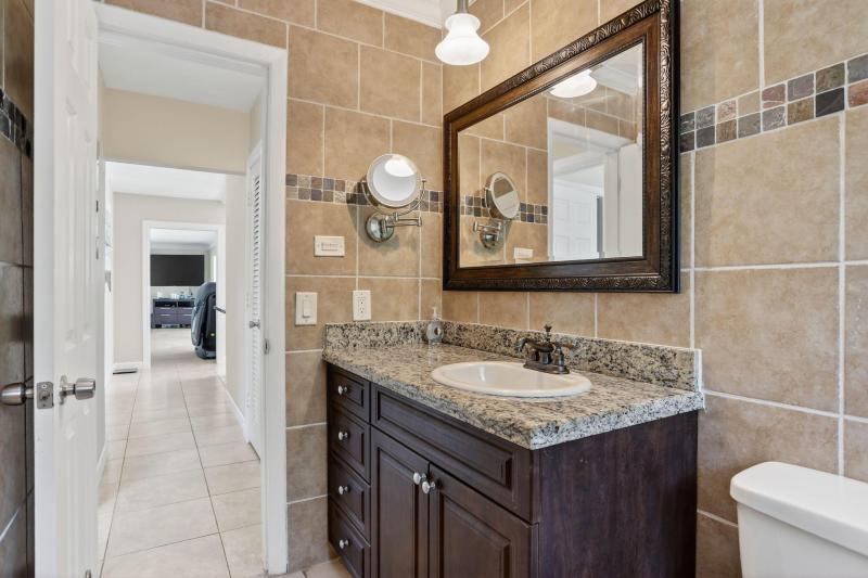  Single Family Homes Photo 32:  Lauderdale By The Sea,  FL 33062