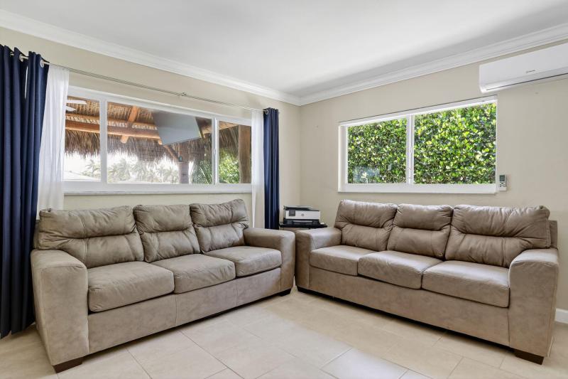  Single Family Homes Photo 33:  Lauderdale By The Sea,  FL 33062