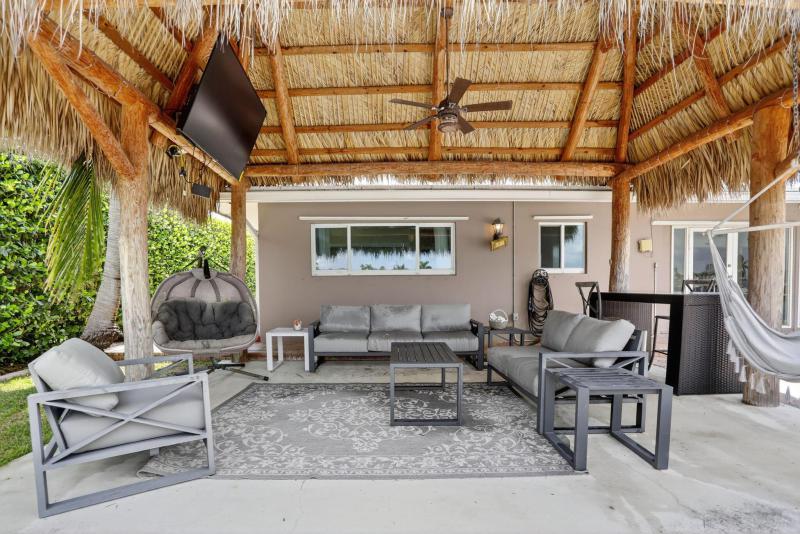  Single Family Homes Photo 4:  Lauderdale By The Sea,  FL 33062