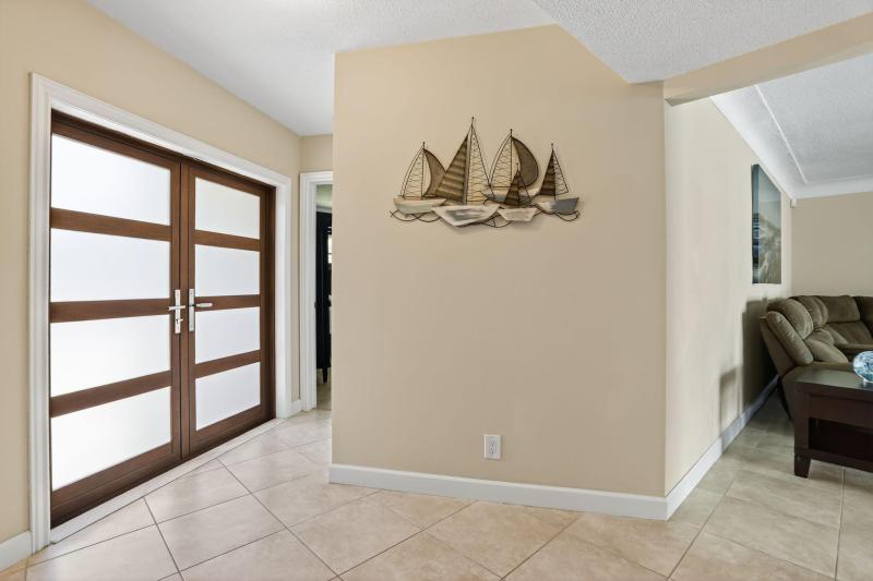  Single Family Homes Photo 8:  Lauderdale By The Sea,  FL 33062