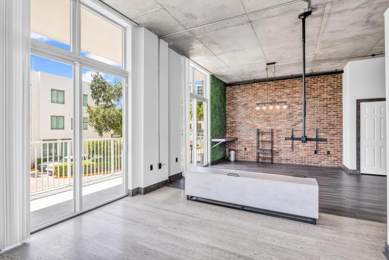  Condo & Townhome Photos