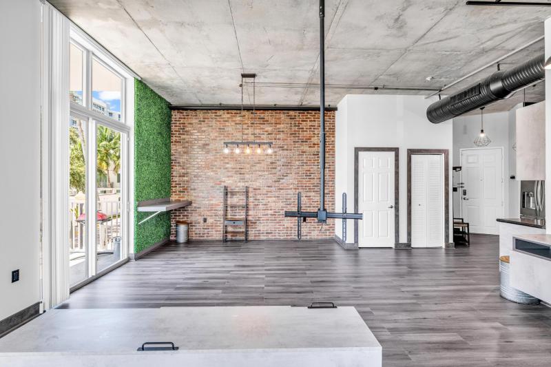  Condo & Townhome Photos