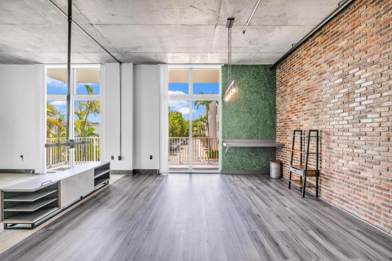  Condo & Townhome Photos