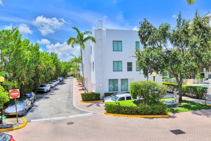  Condo & Townhome Photos