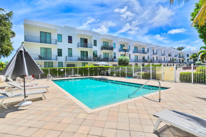  Condo & Townhome Photos