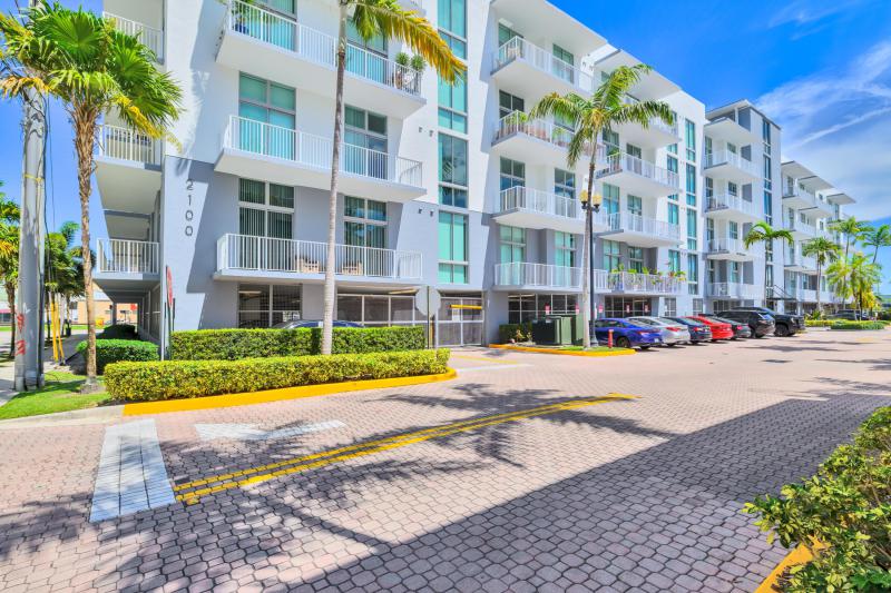  Condo & Townhome Photos