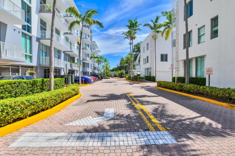  Condo & Townhome Photos