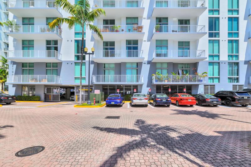  Condo & Townhome Photos