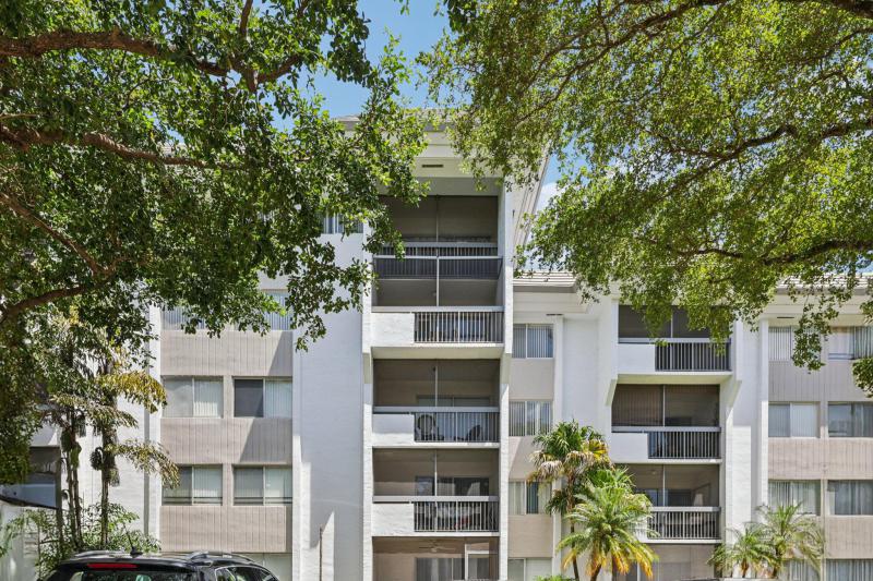  Condo & Townhome Photos