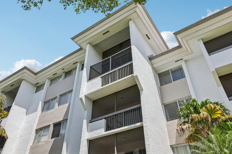  Condo & Townhome Photos