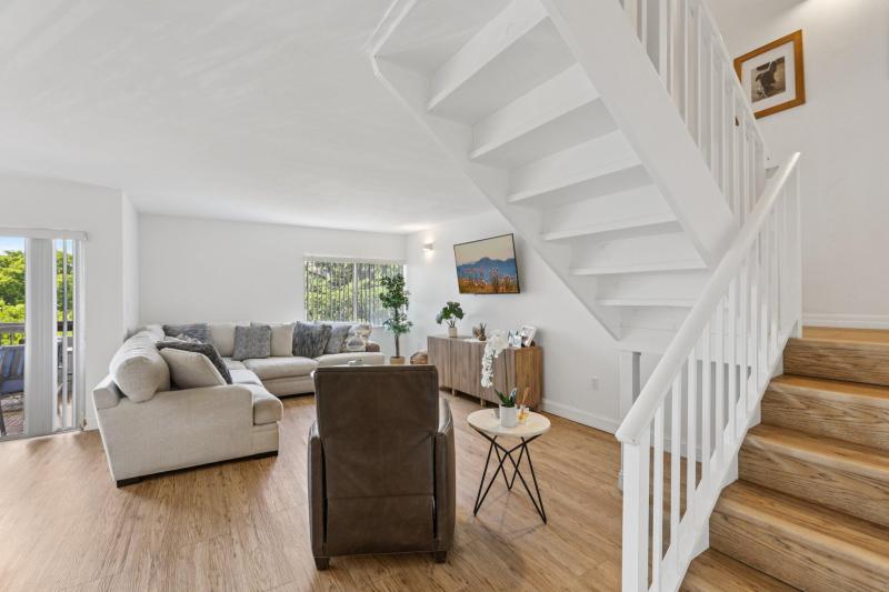  Condo & Townhome Photos