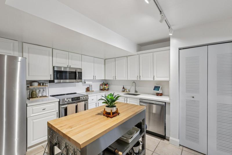  Condo & Townhome Photos