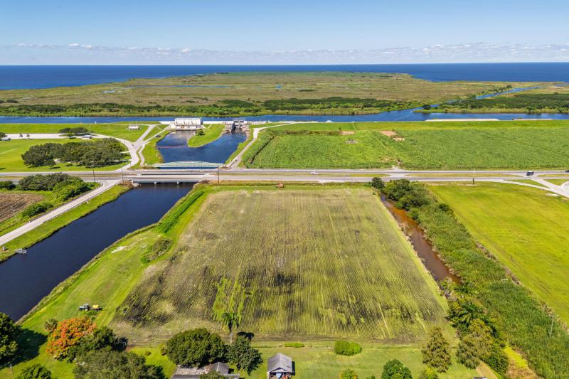  Commercial & Industrial Land Images 