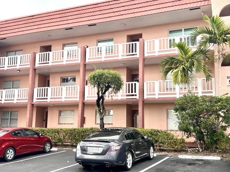  Condo & Townhome Photos