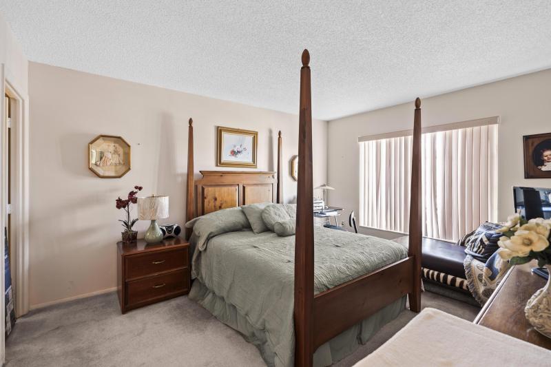  Condo & Townhome Photos