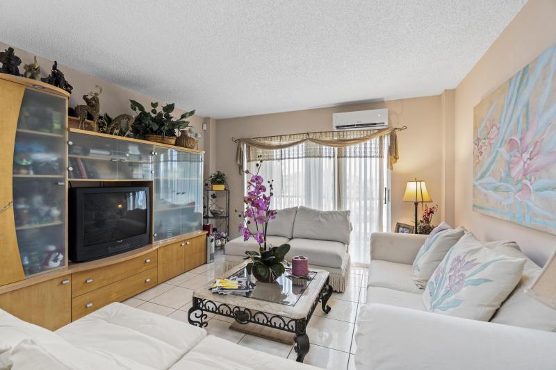  Condo & Townhome Photos