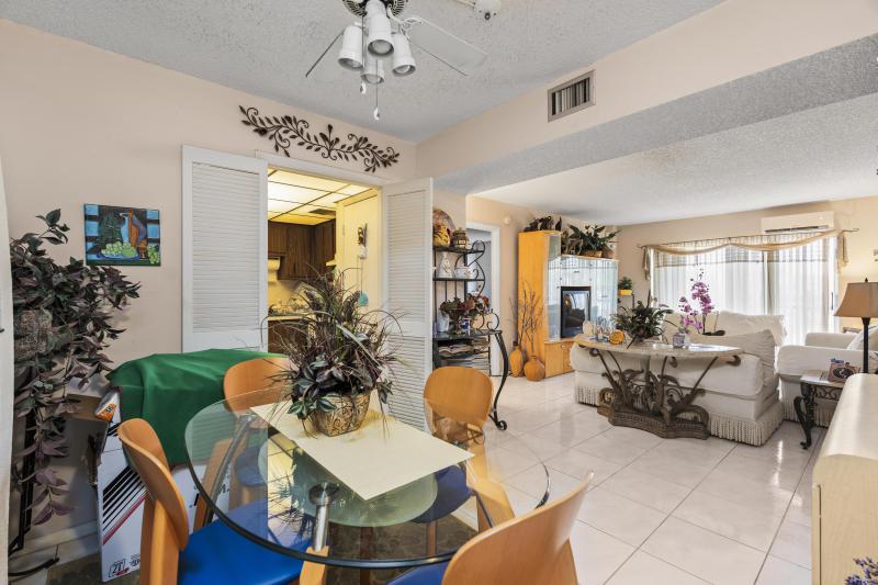  Condo & Townhome Photos