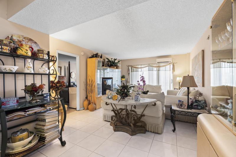  Condo & Townhome Photos