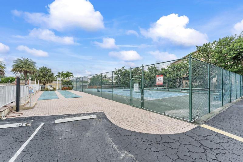  Condo & Townhome Photos