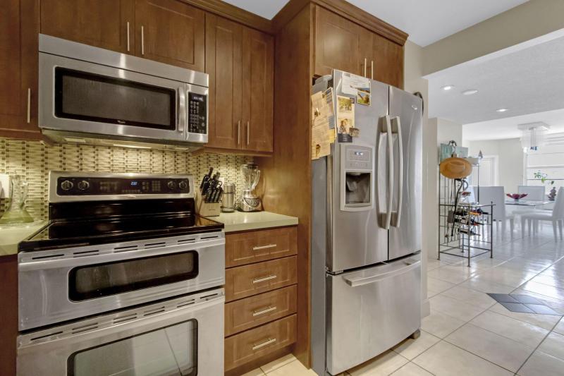  Condo & Townhome Photos