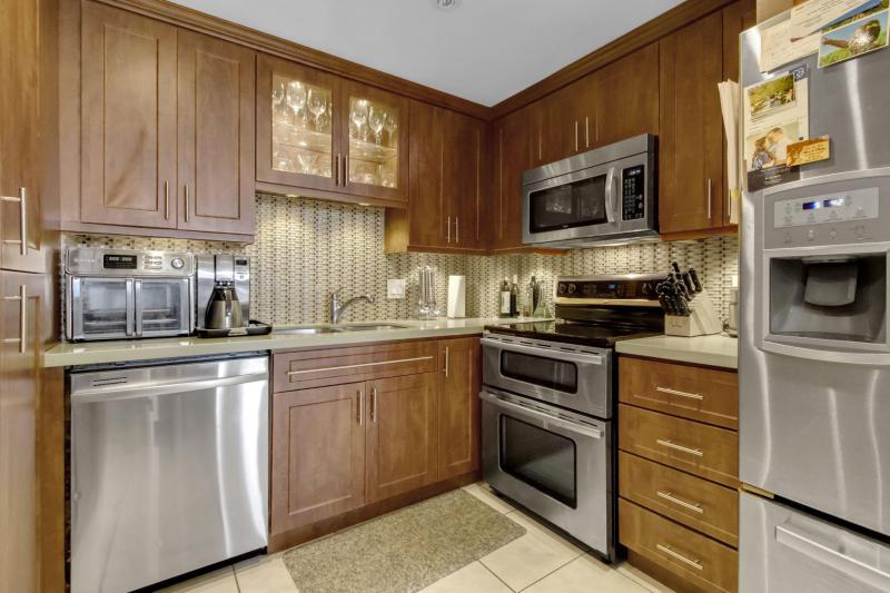  Condo & Townhome Photos