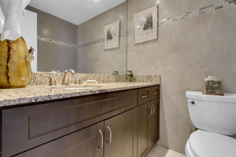  Condo & Townhome Photos