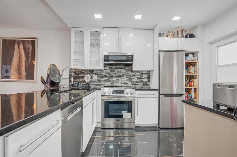  Condo & Townhome Photos