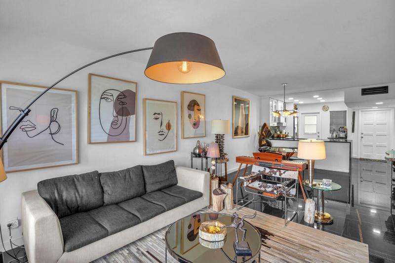  Condo & Townhome Photos
