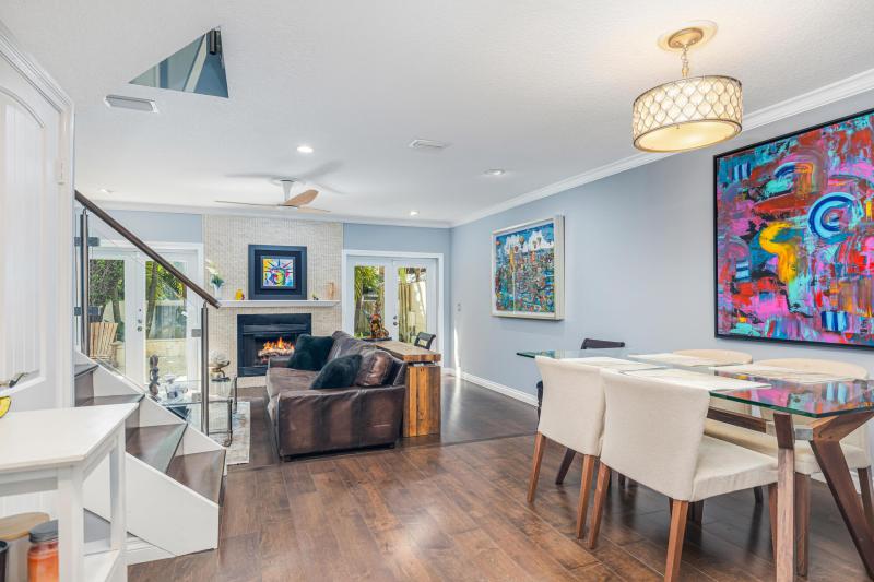  Condo & Townhome Photos