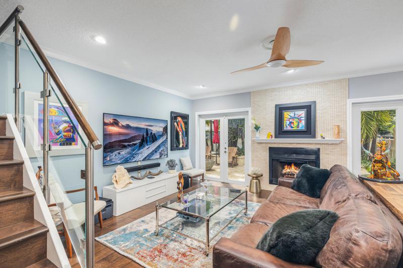  Condo & Townhome Photos