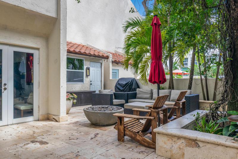  Condo & Townhome Photos