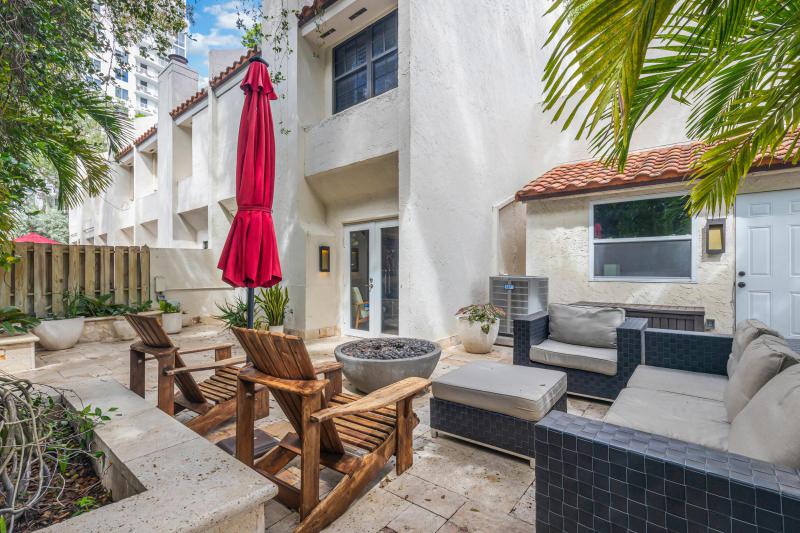 Condo & Townhome Photos