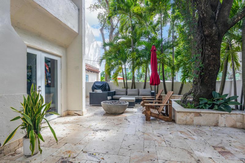  Condo & Townhome Photos