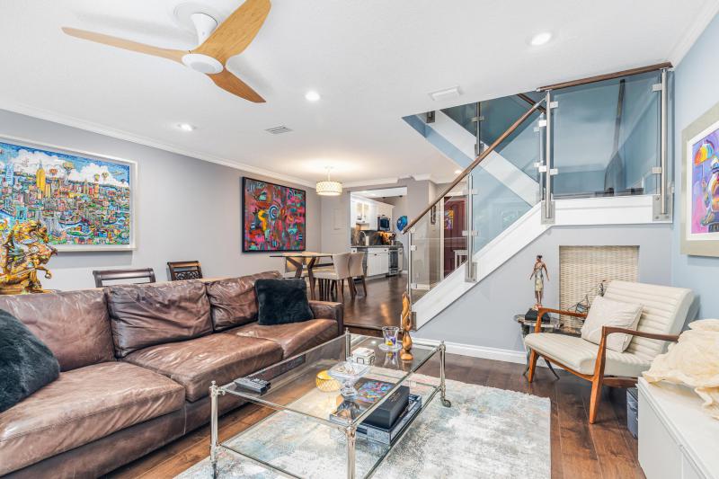  Condo & Townhome Photos