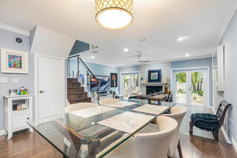  Condo & Townhome Photos