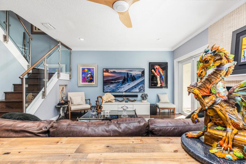  Condo & Townhome Photos