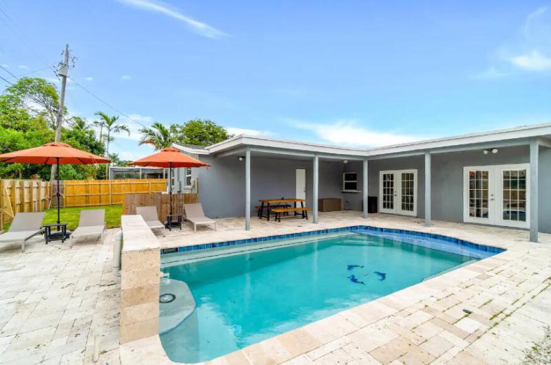  Single Family Homes Photo 2:  Lauderdale Lakes,  FL 33309