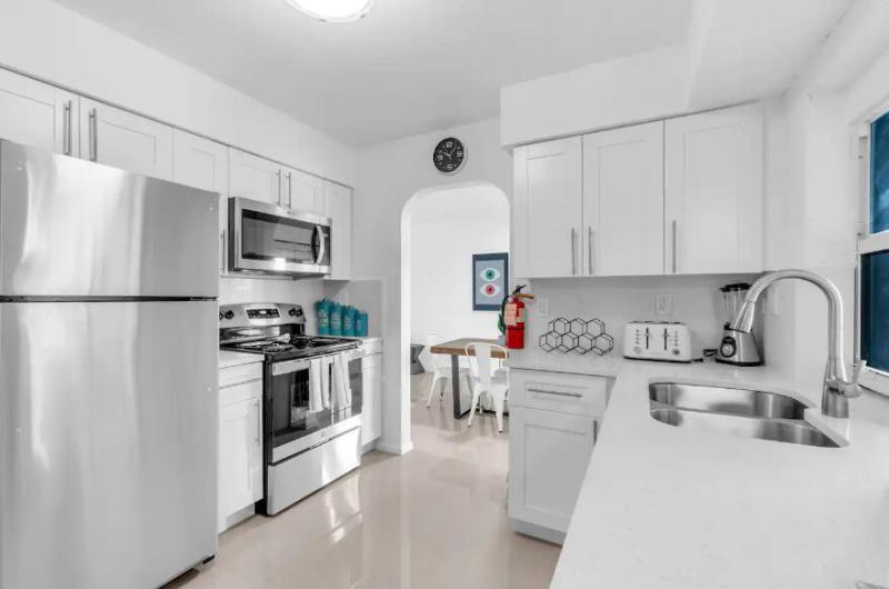  Single Family Homes Photo 7:  Lauderdale Lakes,  FL 33309