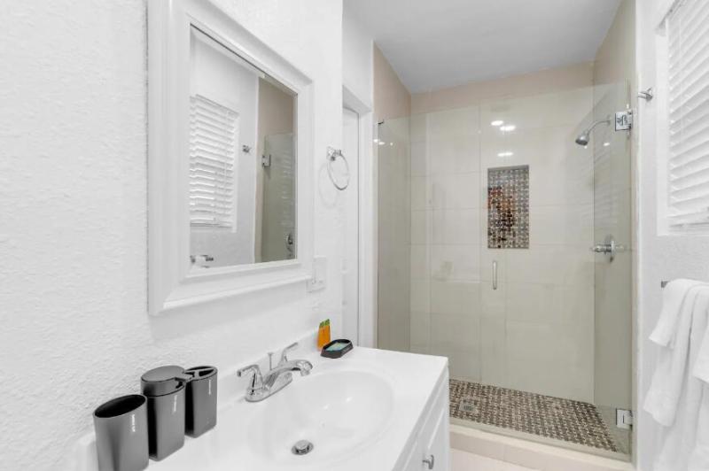  Single Family Homes Photo 9:  Lauderdale Lakes,  FL 33309