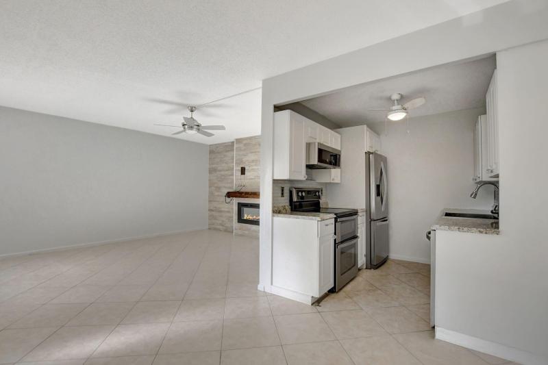 Condo & Townhome Photos