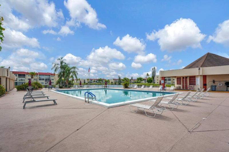  Condo & Townhome Photos